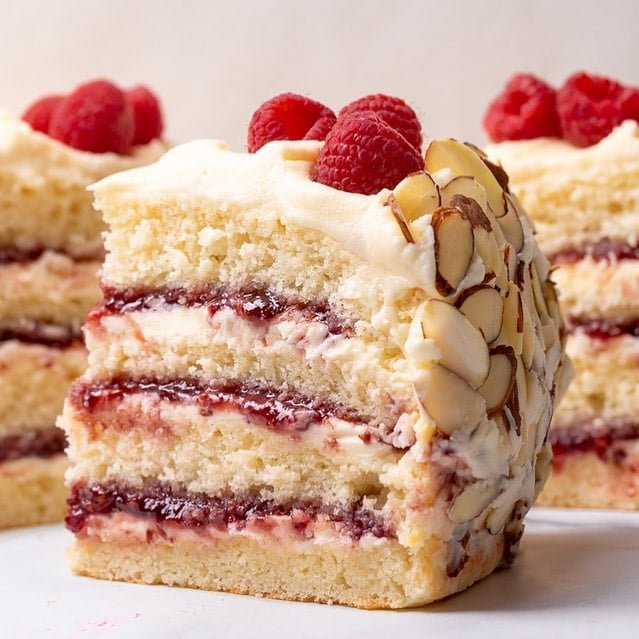 White Chocolate Almond Raspberry Cake 😍